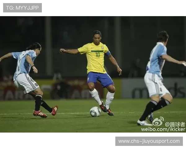 控球中场与创造型前腰形成互补，控球前锋打法